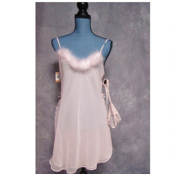 Morgan Taylor Other - NWT Babydoll Chemise & Thong Pink w/ Faux Fur Sz S